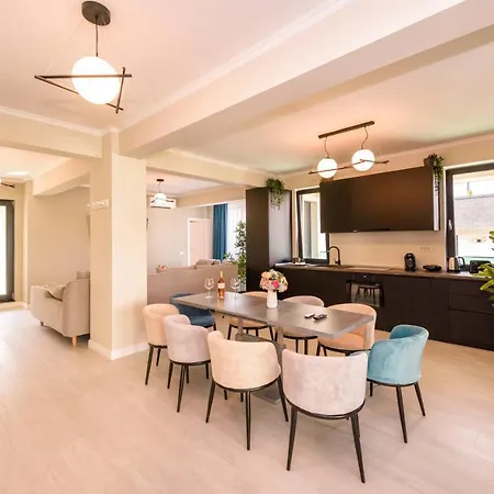 Aquarium Penthouse 6 شقة Năvodari